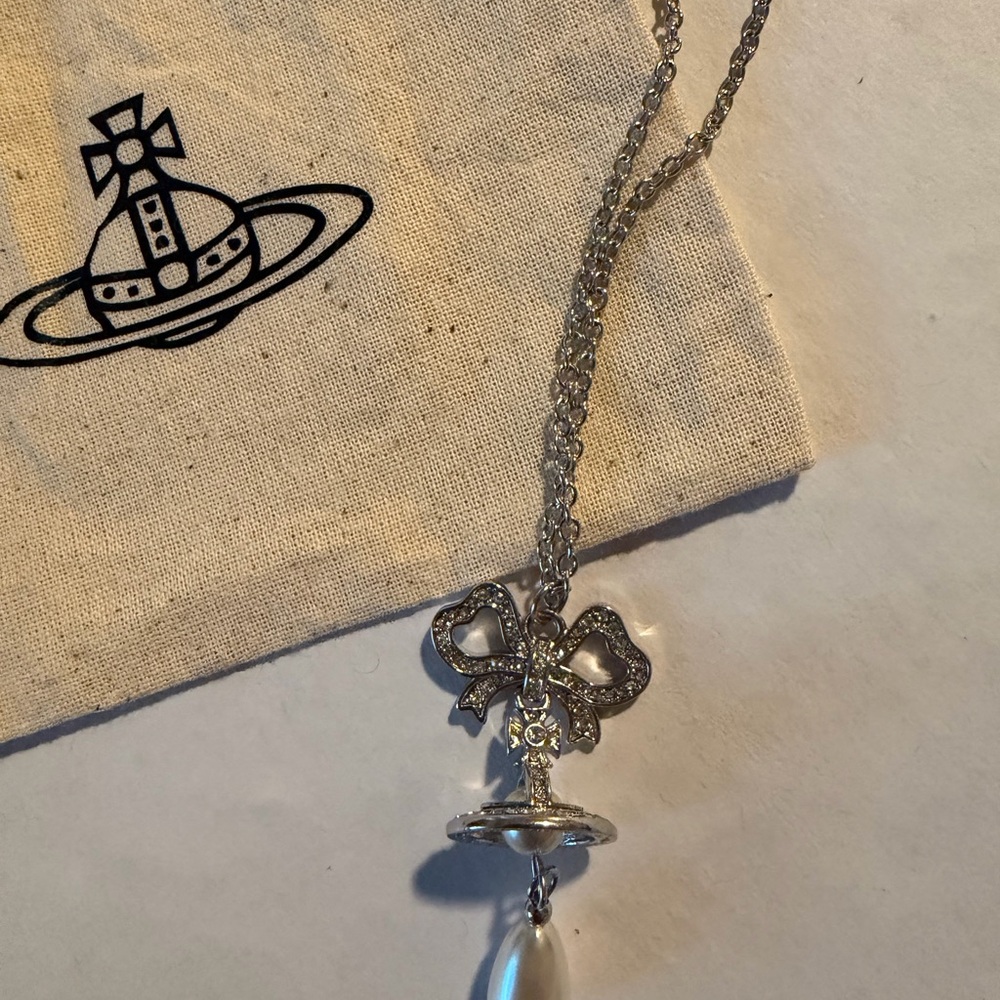 Octavie Vivienne Westwood Silver Necklace with Pearl Drop - Picture 2 of 2